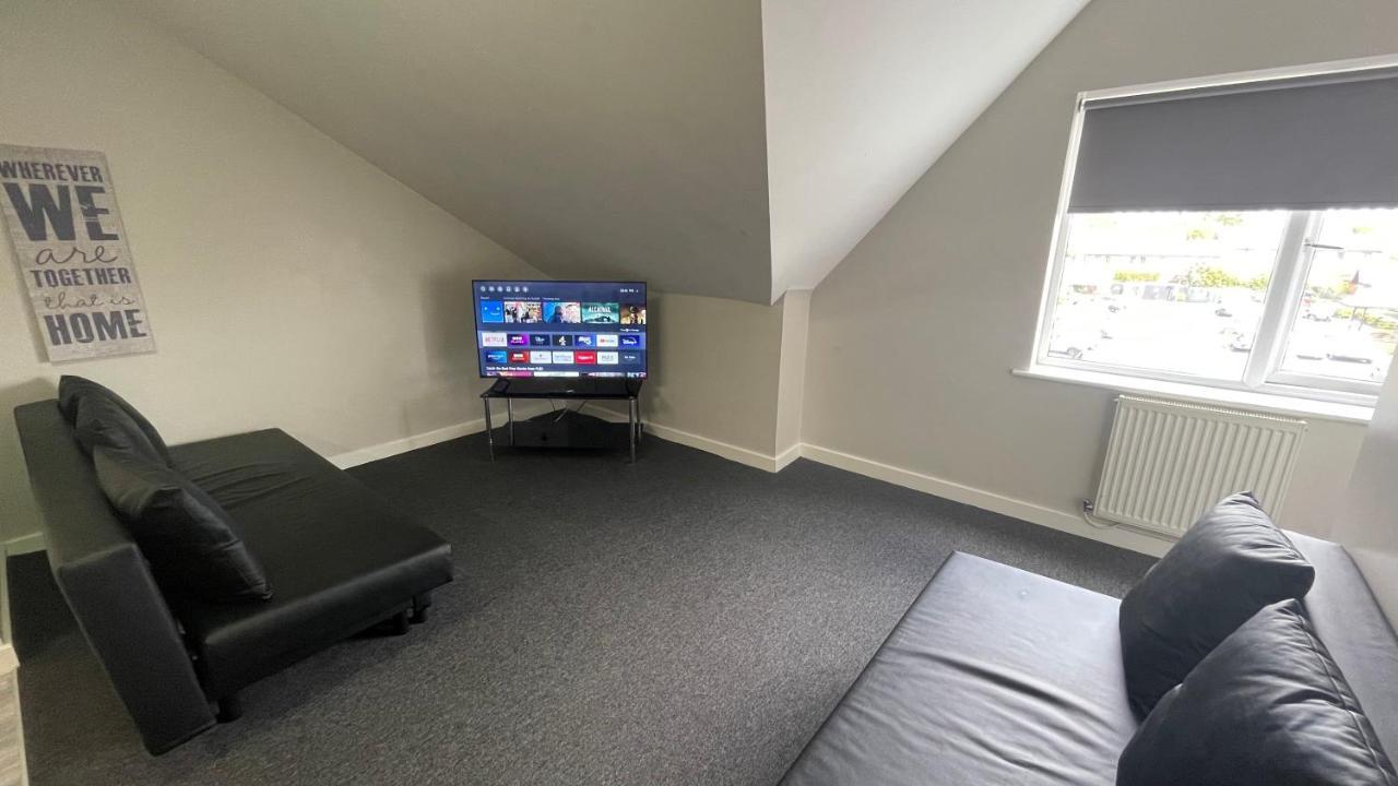 Mays - 102 Mill Street, Free Parking, 2 Minute Walk To Baltic Market And Centre - Sleep 1-10 Guests