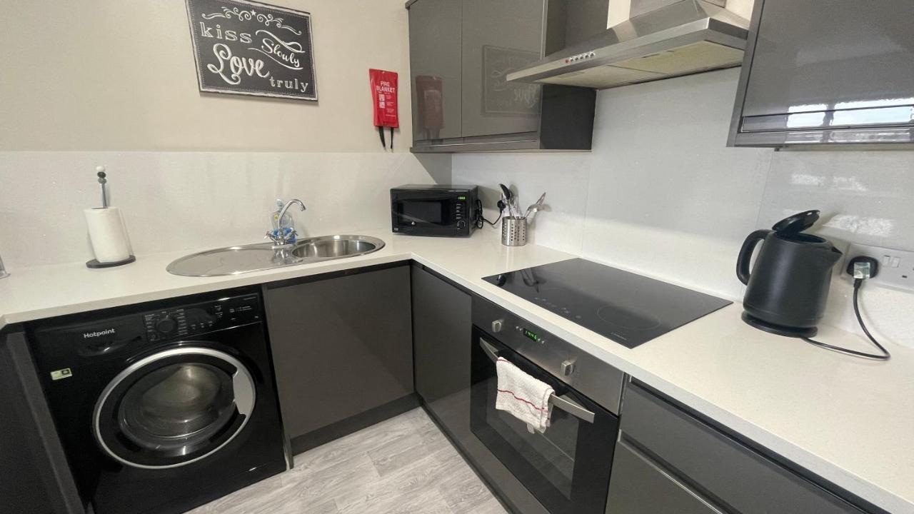 Mays - 102 Mill Street, Free Parking, 2 Minute Walk To Baltic Market And Centre - Sleep 1-10 Guests 3*