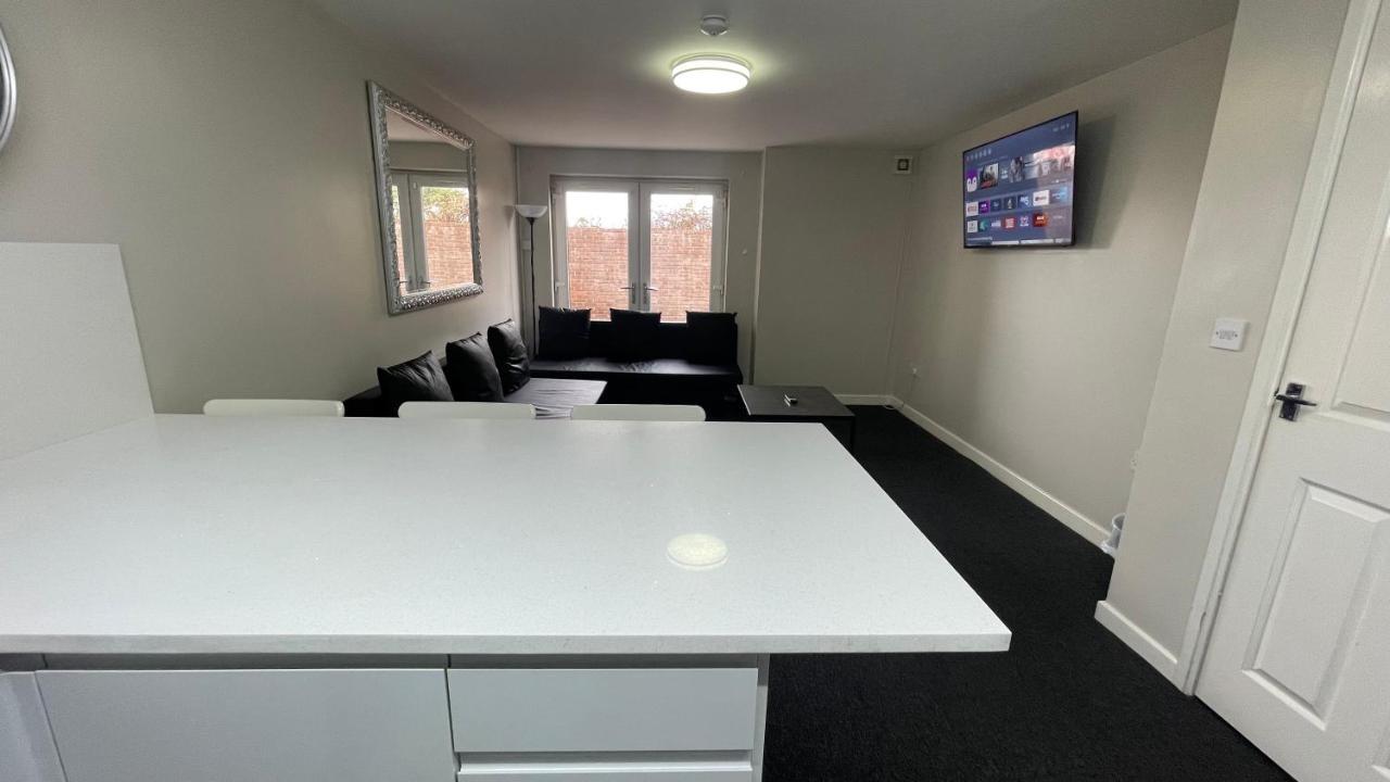 Mays - 102 Mill Street, Free Parking, 2 Minute Walk To Baltic Market And Centre - Sleep 1-10 Guests Aparthotel Liverpool