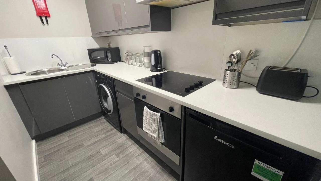 Aparthotel Mays - 102 Mill Street, Free Parking, 2 Minute Walk To Baltic Market And Centre - Sleep 1-10 Guests 3*