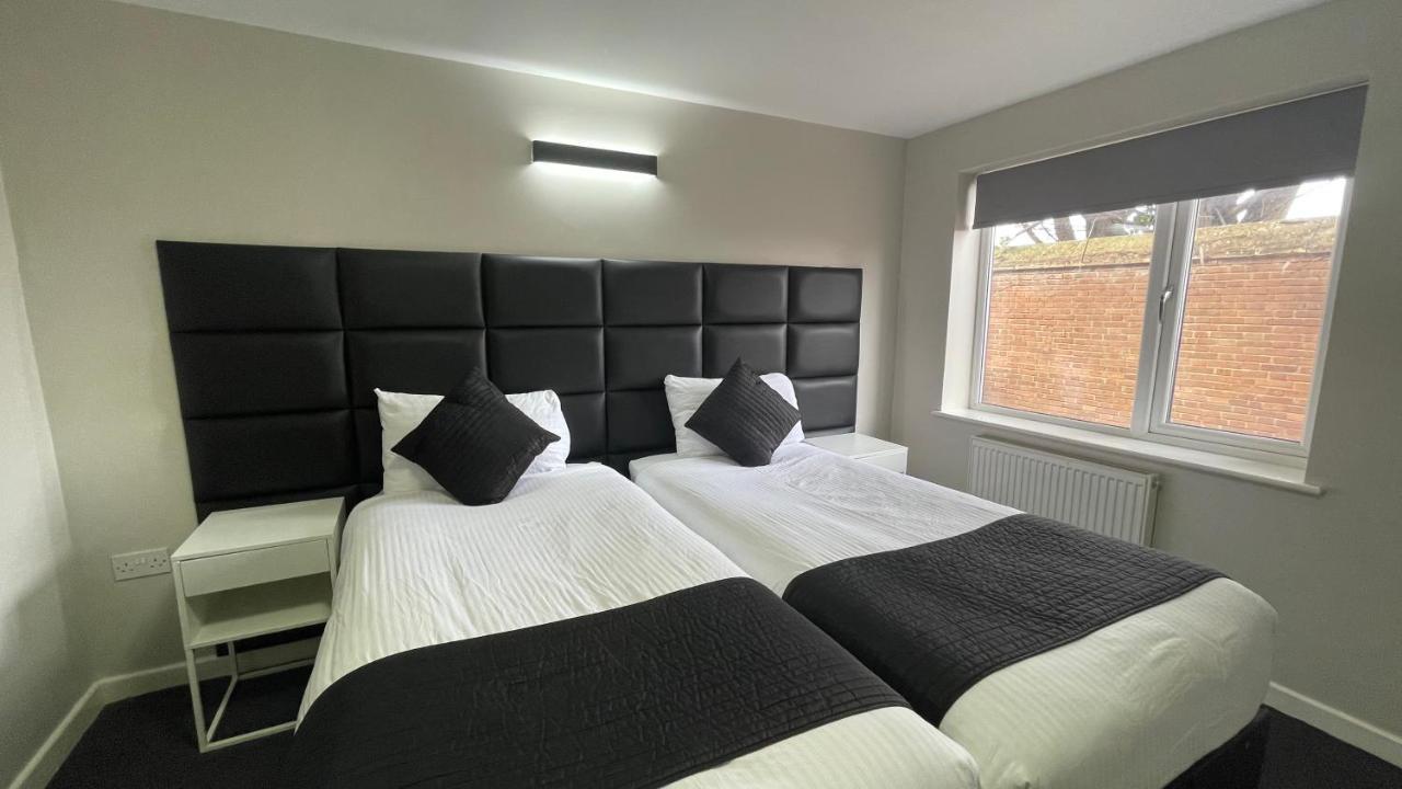 Апарт-отель Mays - 102 Mill Street, Free Parking, 2 Minute Walk To Baltic Market And Centre - Sleep 1-10 Guests