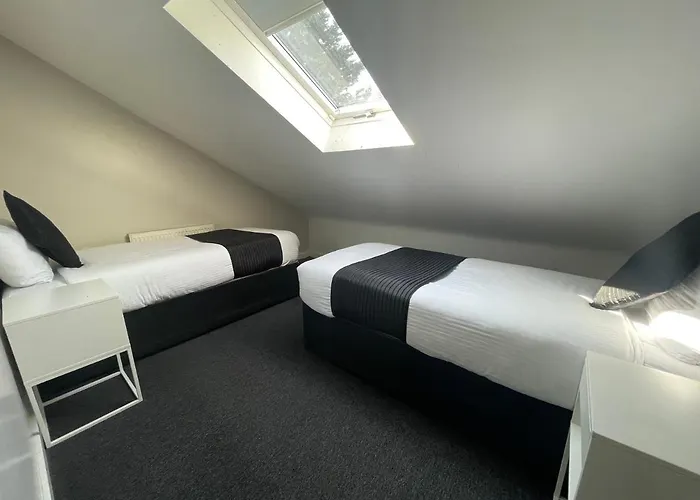Mays Apartments - 102 Mill Street, Free Parking, 2 Minute Walk To Baltic Market And City Centre - Apartments Sleep 1-10 Guests