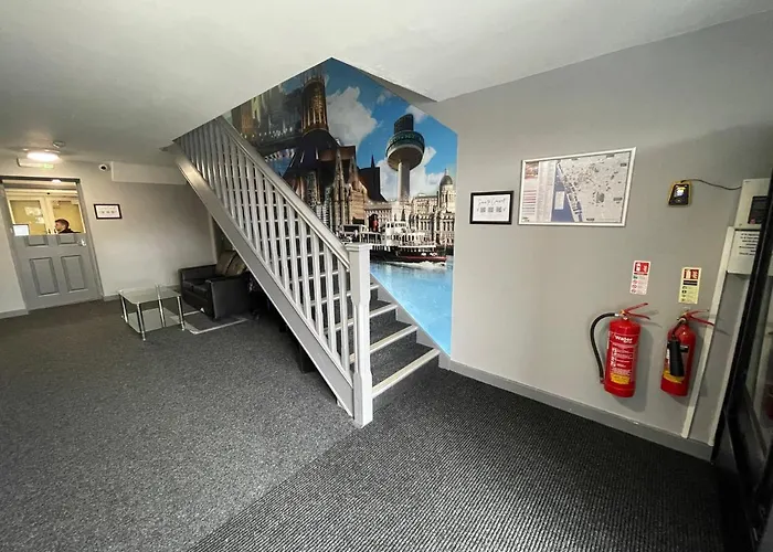 Mays Apartments - 102 Mill Street, Free Parking, 2 Minute Walk To Baltic Market And City Centre - Apartments Sleep 1-10 Guests