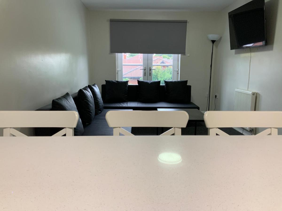 Aparthotel Mays Apartments: Centre Convenience With Free Parking 3*