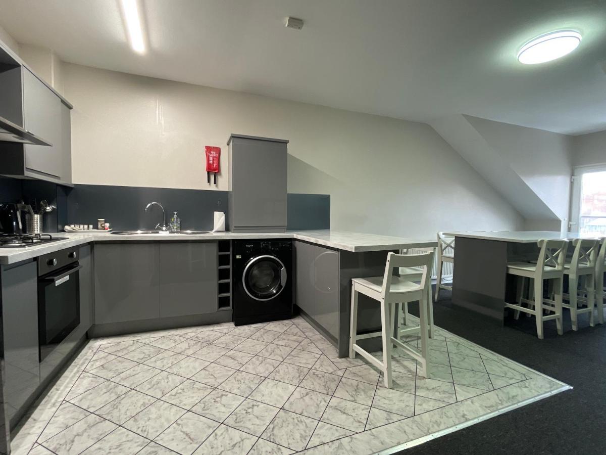 Mays Apartments: Centre Convenience With Free Parking