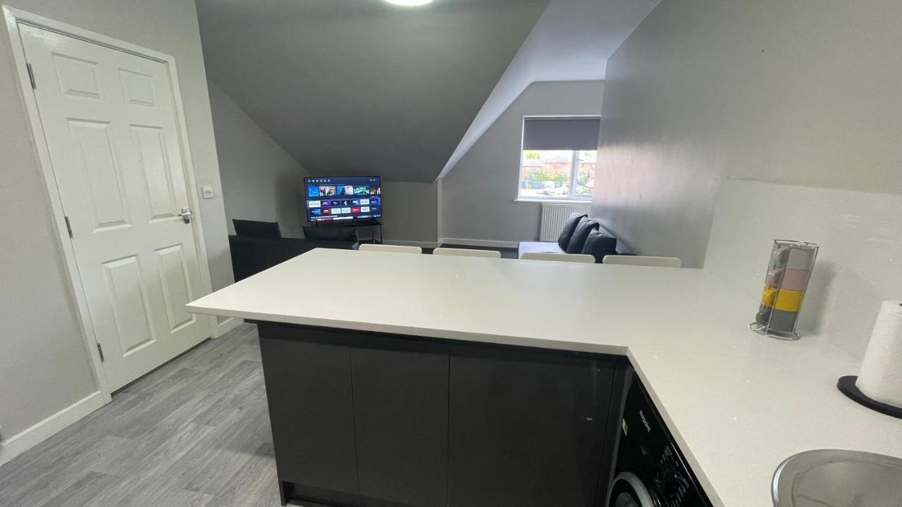 Mays Apartments: Centre Convenience With Free Parking
