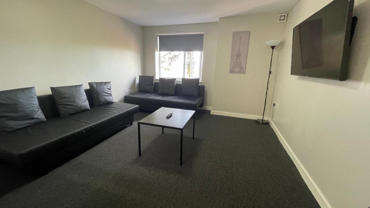 Mays Apartments: Centre Convenience With Free Parking