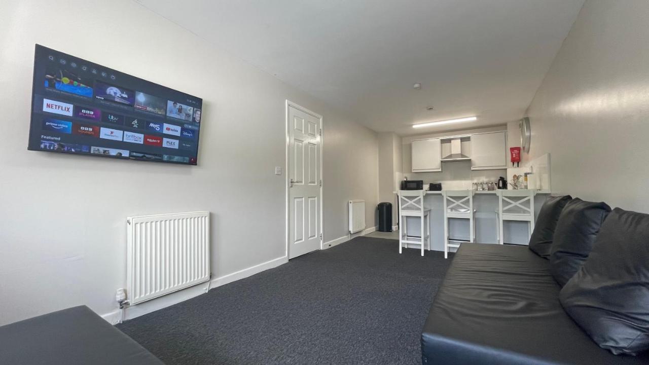 Aparthotel Mays Apartments: Centre Convenience With Free Parking