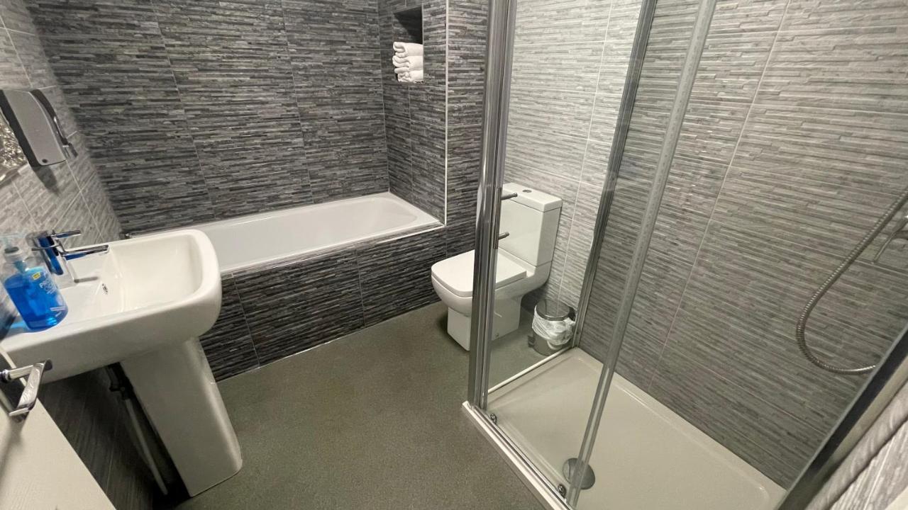 Mays Apartments: Centre Convenience With Free Parking 3*