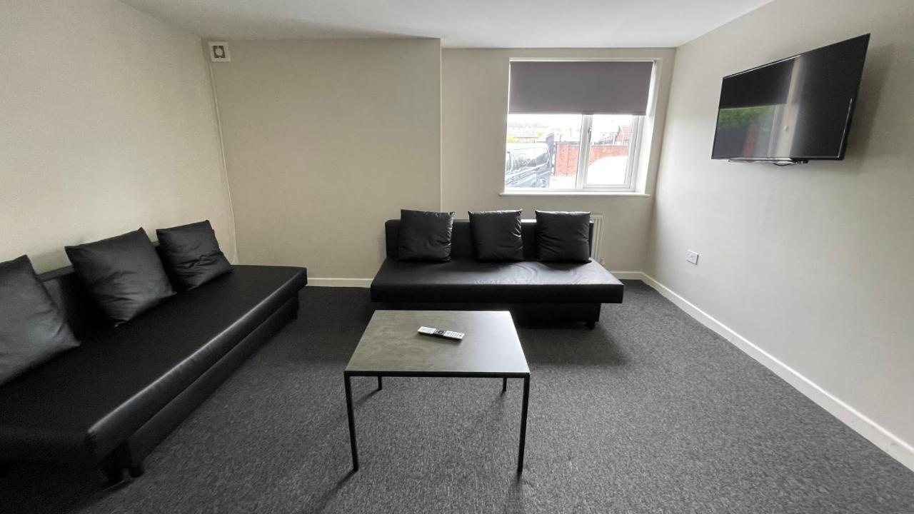 Aparthotel Mays Apartments: Centre Convenience With Free Parking 3*
