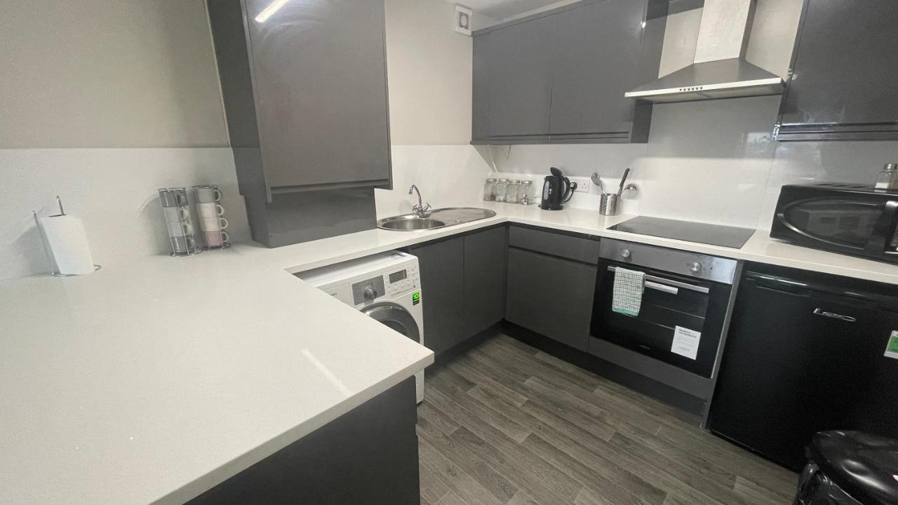 Aparthotel Mays Apartments: Centre Convenience With Free Parking