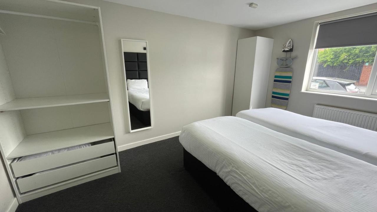 Mays Apartments: Centre Convenience With Free Parking Aparthotel