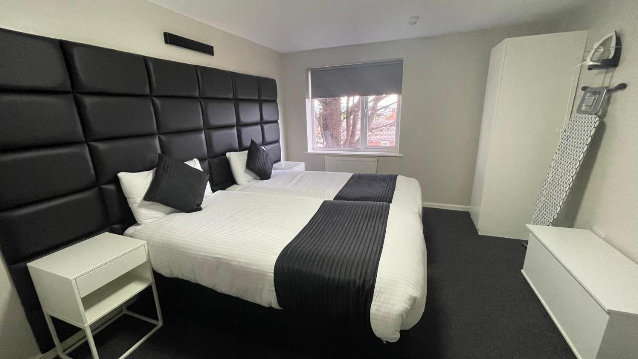 Aparthotel Mays Apartments: Centre Convenience With Free Parking 3*