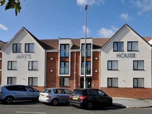 Mays Apartments: Centre Convenience With Free Parking 3*