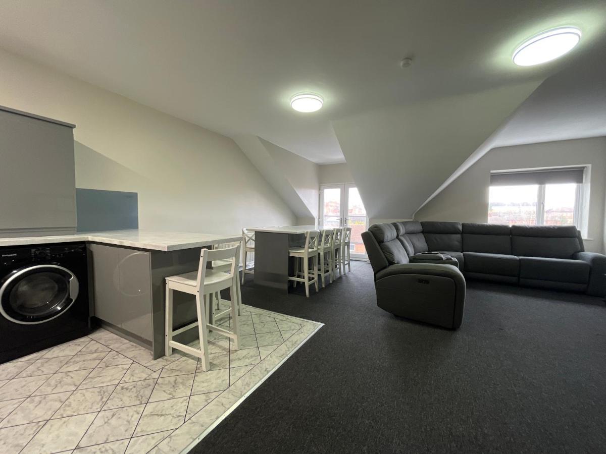 Mays - 102 Mill Street, Free Parking, 2 Minute Walk To Baltic Market And Centre - Sleep 1-10 Guests 3*
