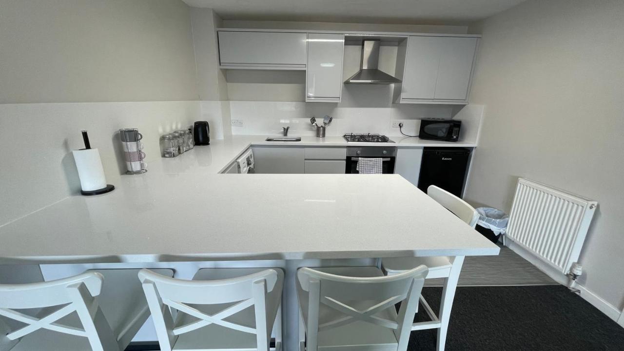 Apartahotel Mays - 102 Mill Street, Free Parking, 2 Minute Walk To Baltic Market And Centre - Sleep 1-10 Guests