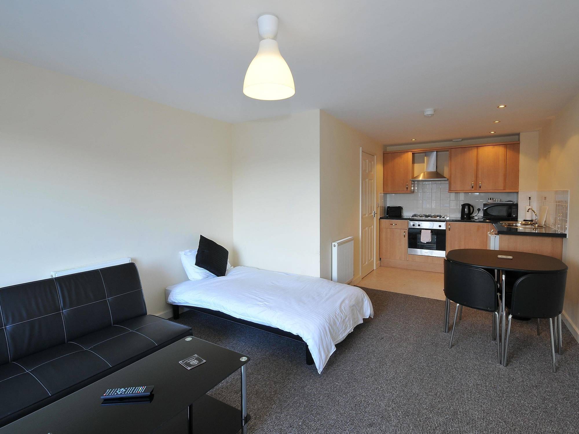 Mays - 102 Mill Street, Free Parking, 2 Minute Walk To Baltic Market And Centre - Sleep 1-10 Guests Apartahotel